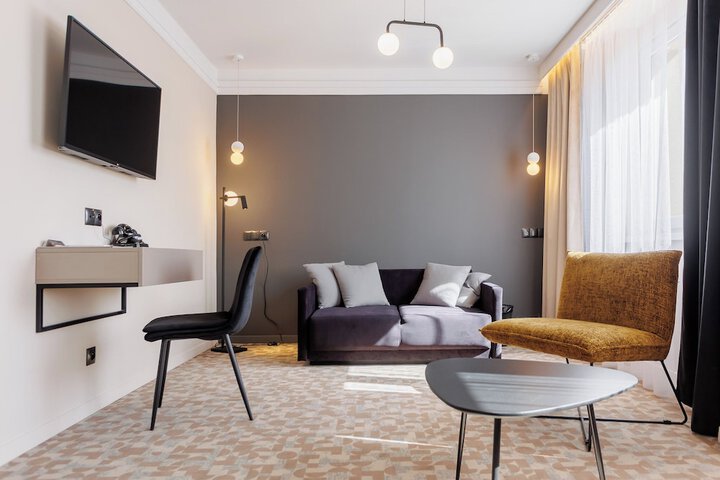 Room 21 of 83