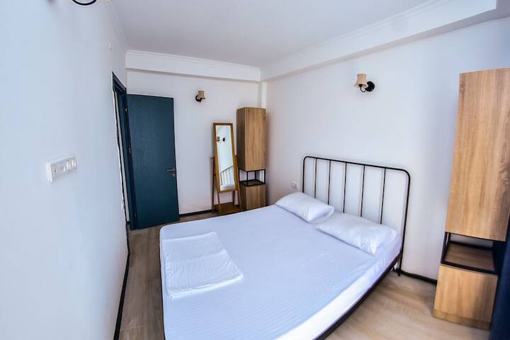Room 13 of 42