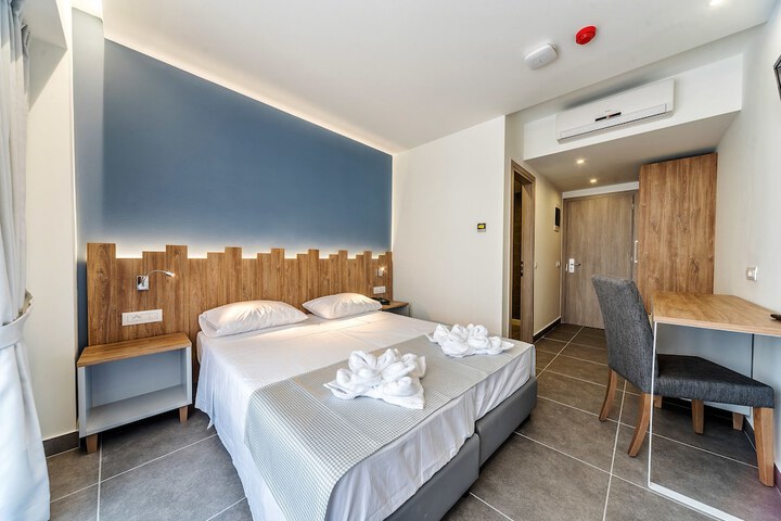 Room 14 of 93