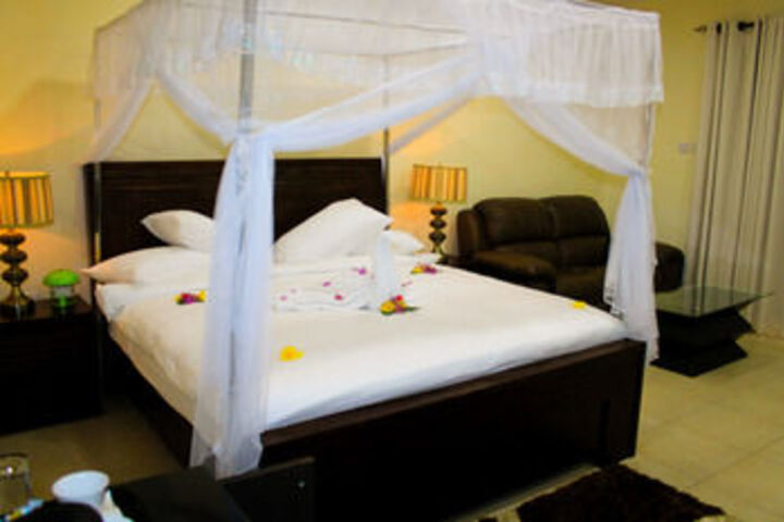 Room 10 of 27