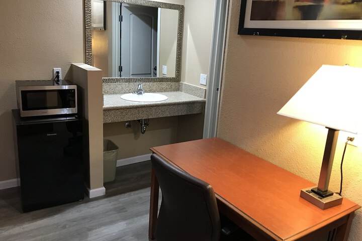 Room 26 of 33