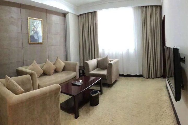 Room 6 of 26