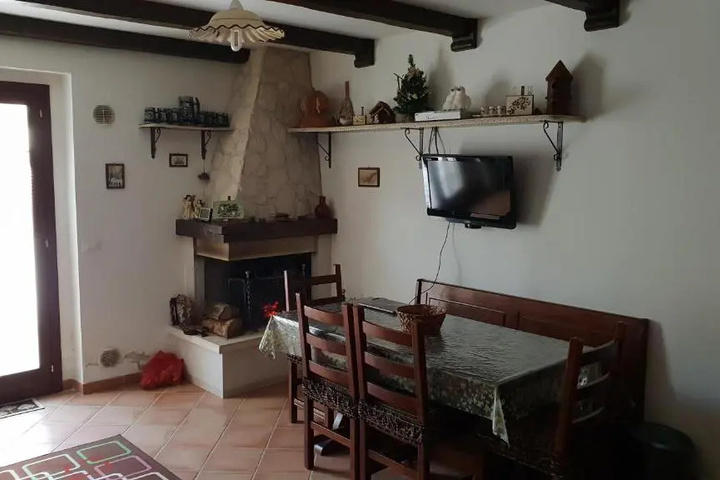 Room 9 of 12