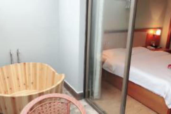 Room 14 of 16