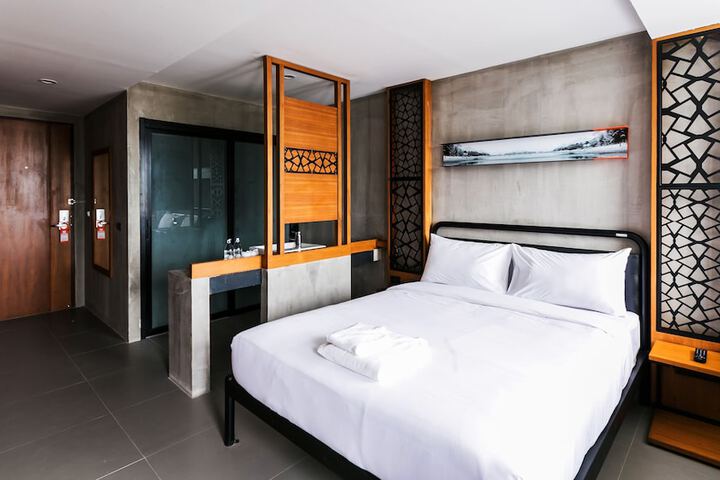 Room 6 of 32