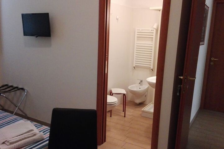 Room 17 of 37
