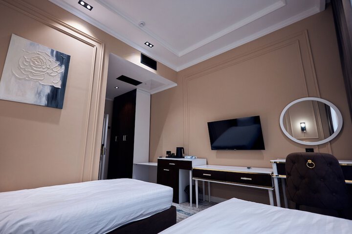 Room 12 of 40