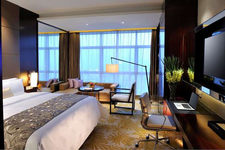 Room 16 of 51
