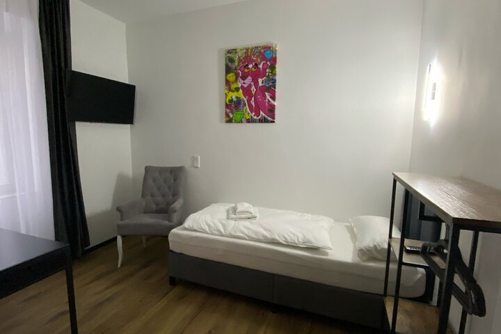 Room 7 of 26