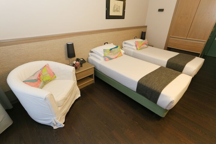 Room 12 of 34