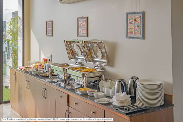 Dining 2 of 8