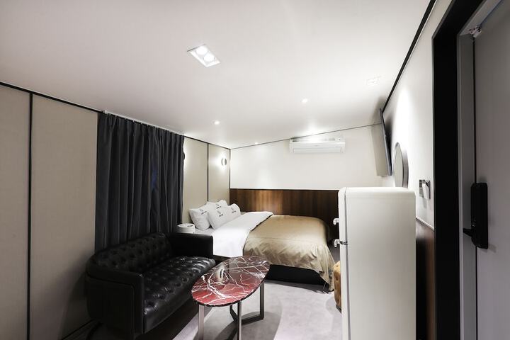 Room 26 of 74