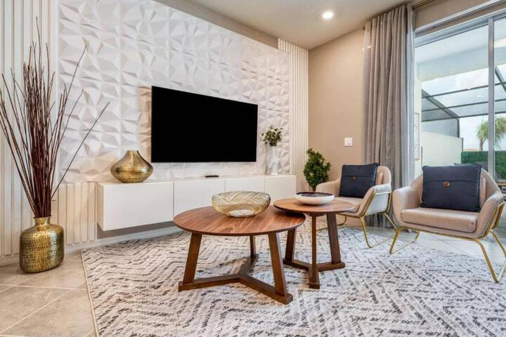 5 Bedrooms 4 Bathrooms Solterra 7553 OS in Davenport, FL