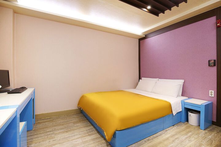 Room 30 of 52