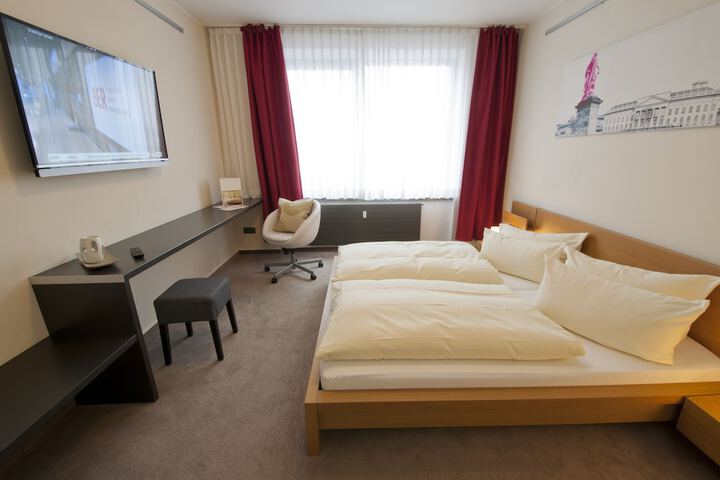Room 17 of 49