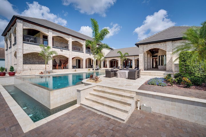 Groveland Home w / Pool: Luxurious Lakefront Oasis!
