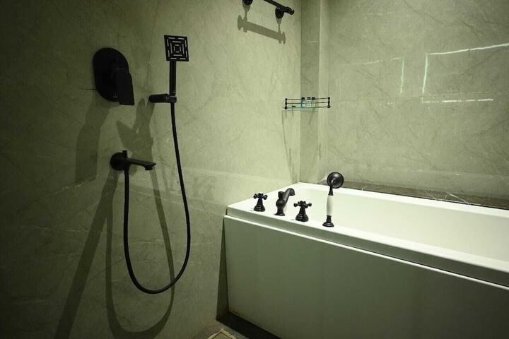 Room 82 of 161