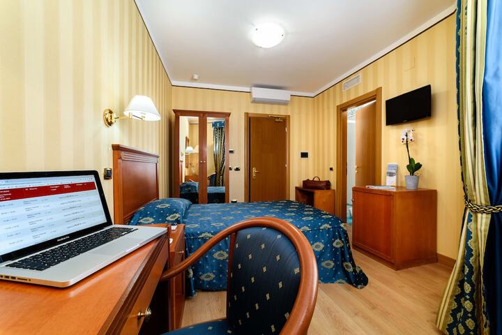 Room 29 of 61