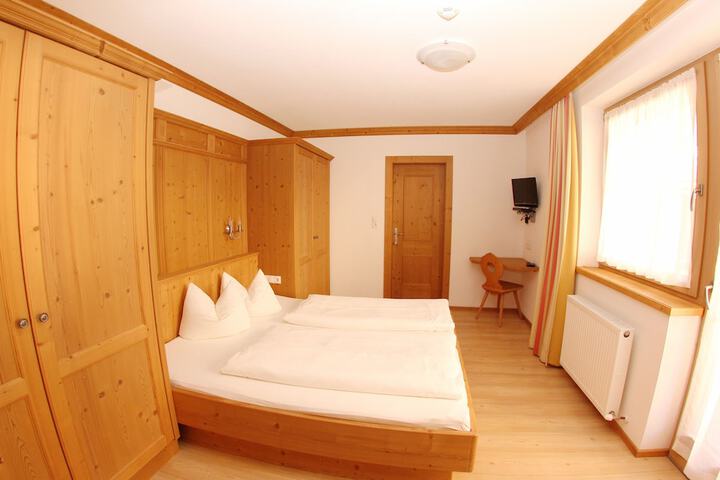 Room 8 of 60