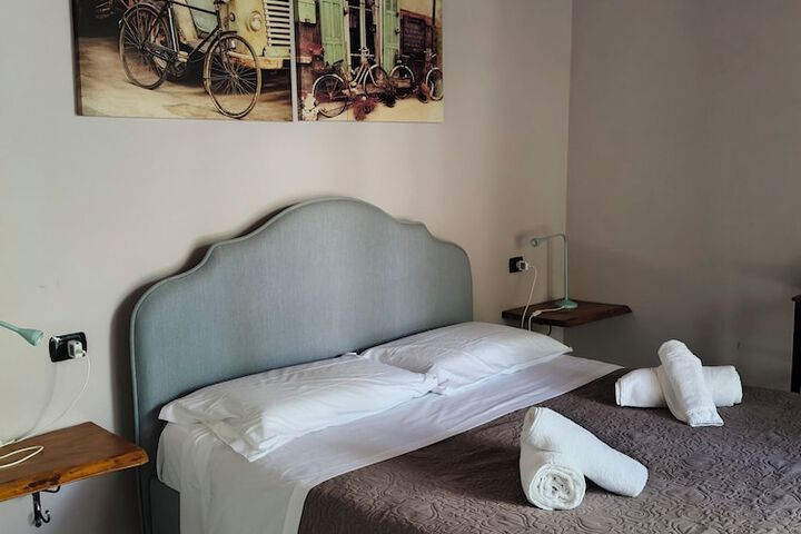Room 6 of 80
