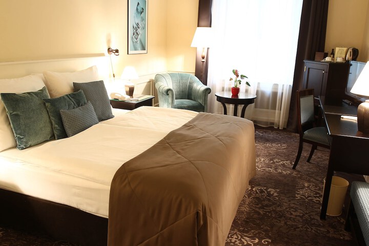 Room 13 of 52