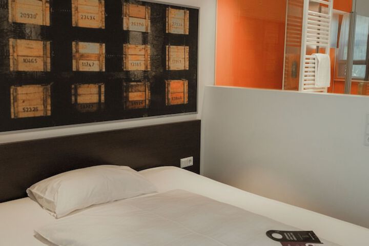 Room 35 of 102