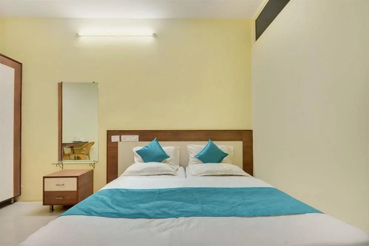 Room 4 of 11