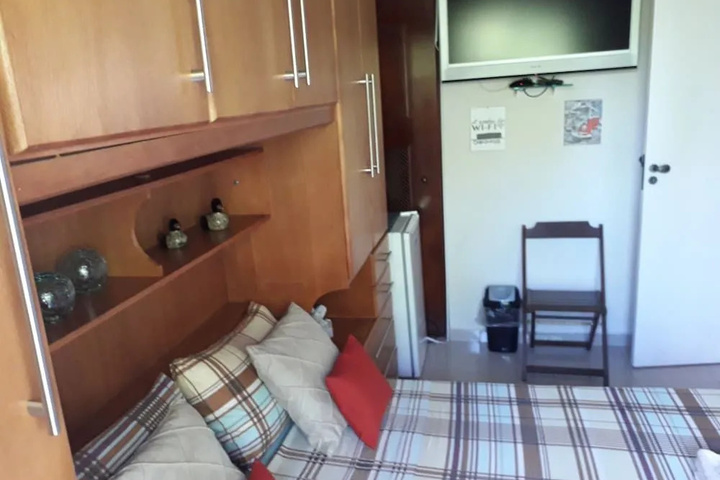 Room 4 of 13