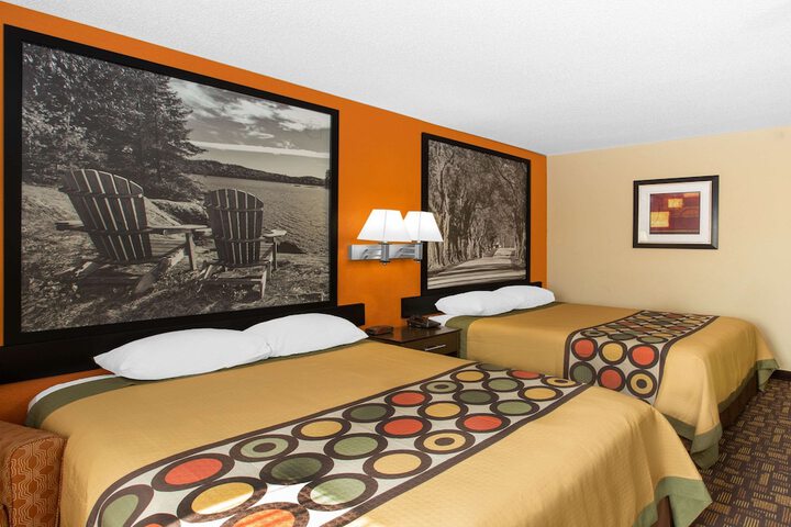 1 Queen Bed (6 of 14)