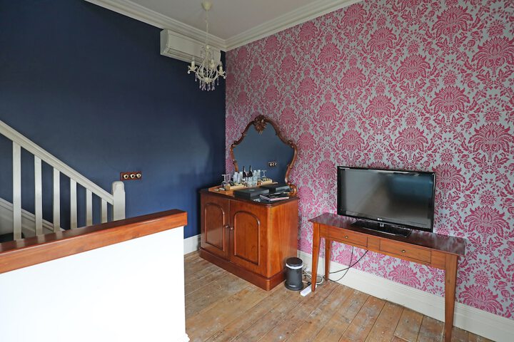 Room 30 of 345