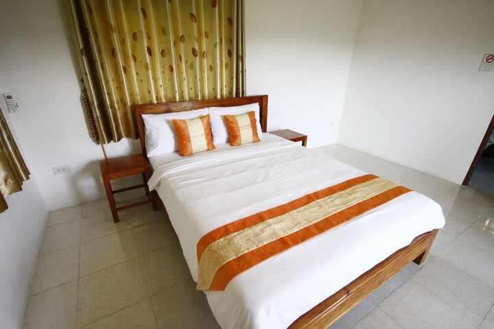 Room 5 of 19