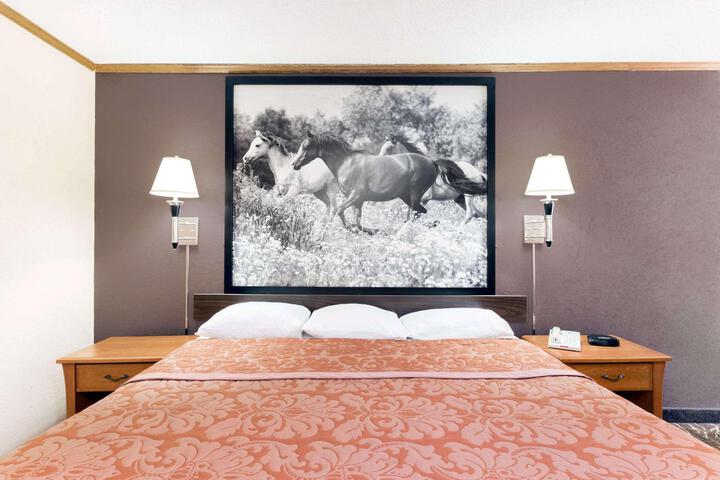 1 King Bed (14 of 21)