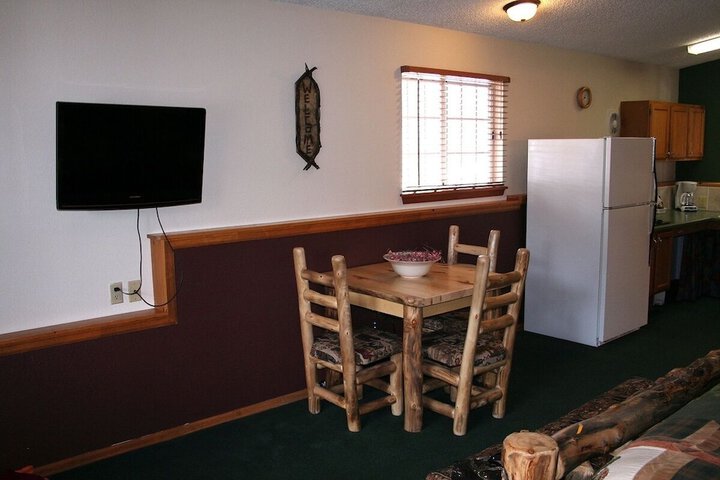 Dining 8 of 11