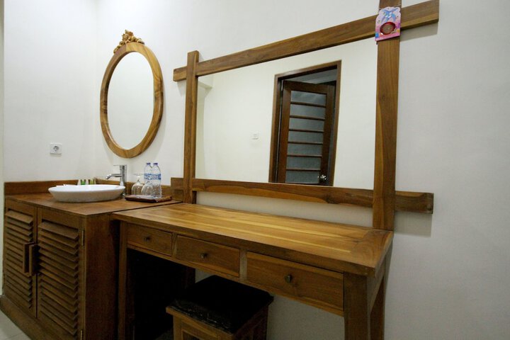 Room 11 of 33