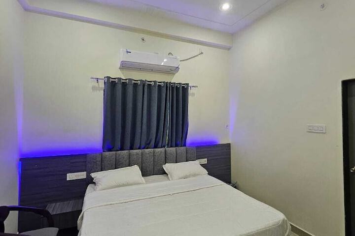 Room 6 of 19
