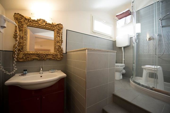 Room 20 of 24