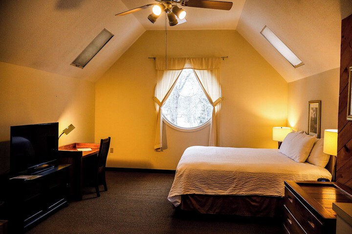 Room 27 of 69