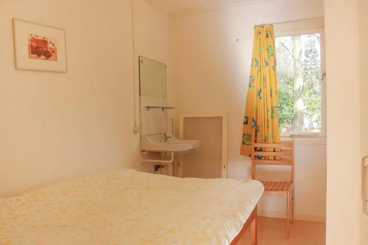 Room 2 of 8