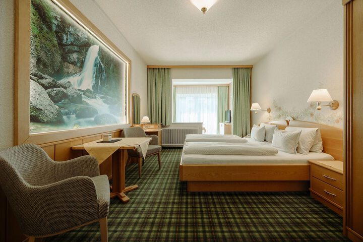 Room 14 of 77