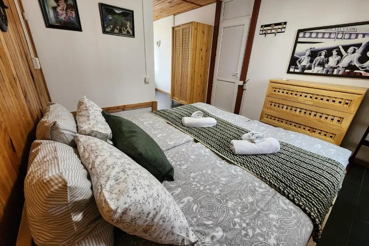 Room 5 of 12