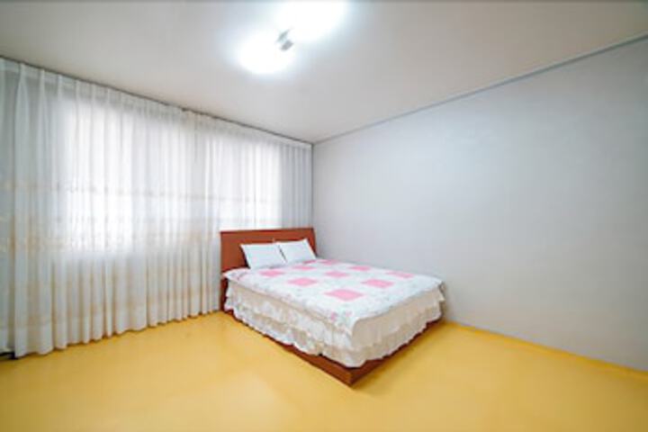 Room 30 of 35