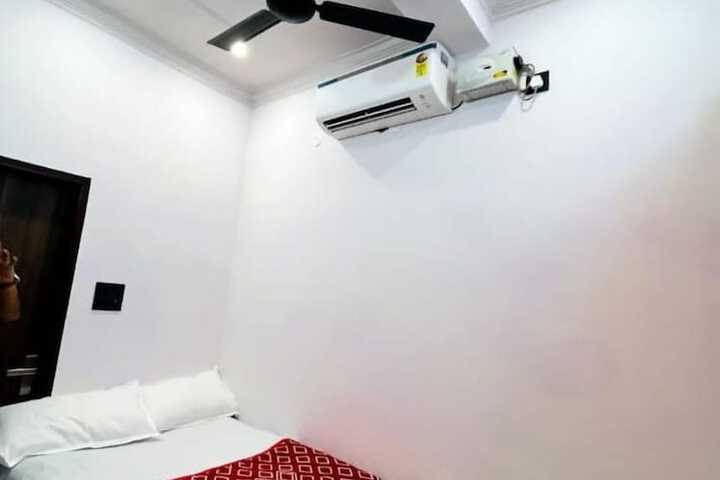 Room 2 of 18