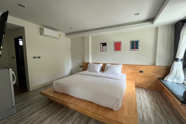 Room 11 of 33