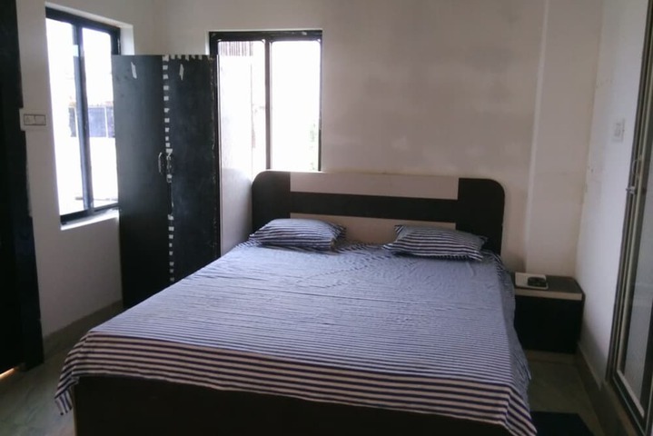 Room 12 of 25