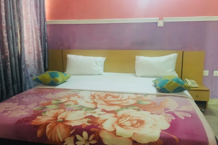 Room 8 of 27