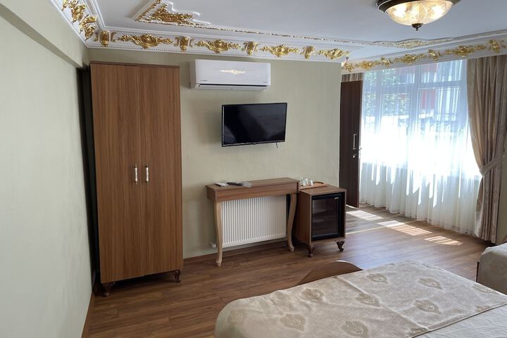 Room 7 of 24