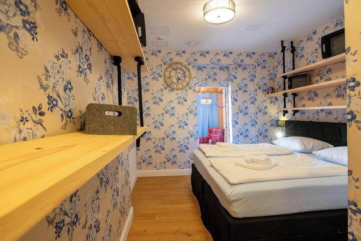 Room 34 of 133