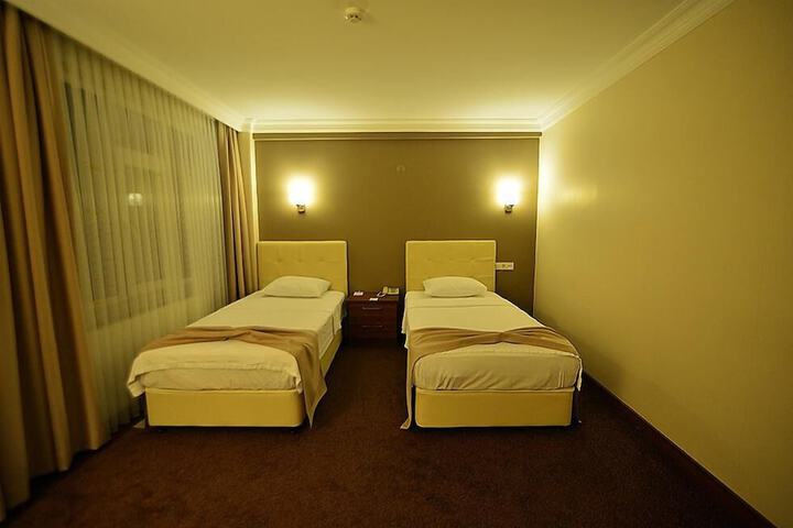Room 15 of 36