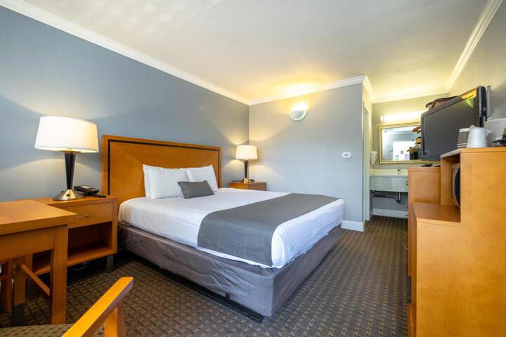 Superior King Bed (2 of 2)