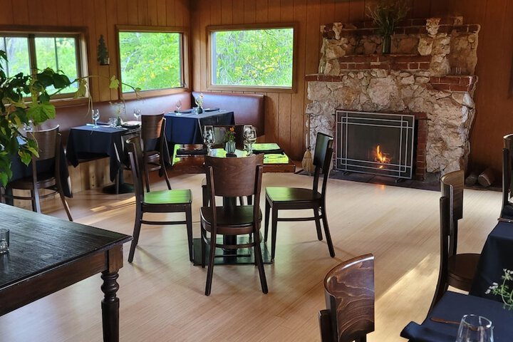 Dining 103 of 180